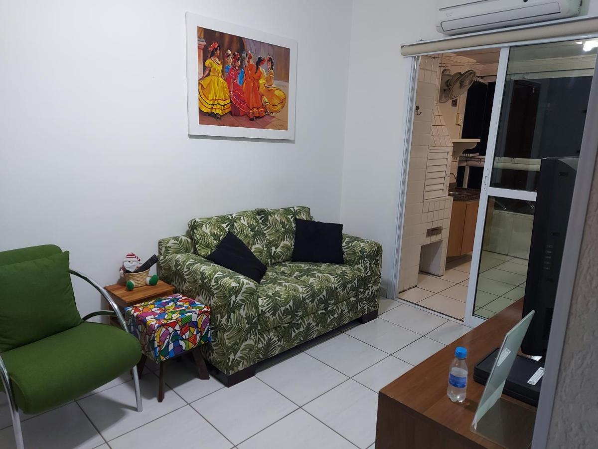 Em Frente A Apartamento *